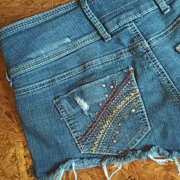 Shorts - Picture 3 of 4